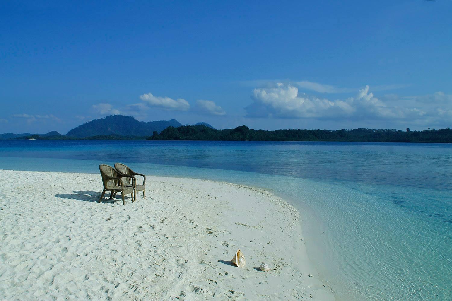 Bolilanga Island Resort – white-sand beach