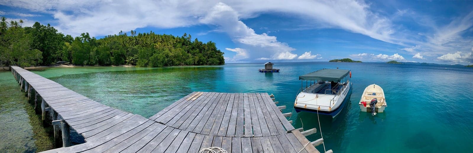 Fadhila Cottages – boats at the jetty