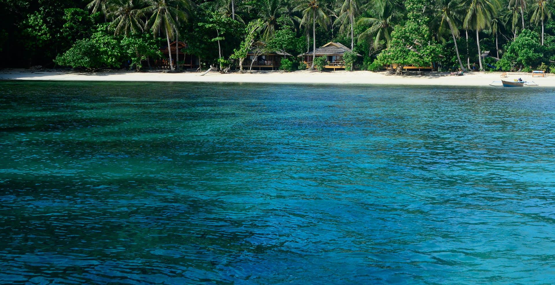 Harmony Bay Resort – private beach on Kadidiri Island
