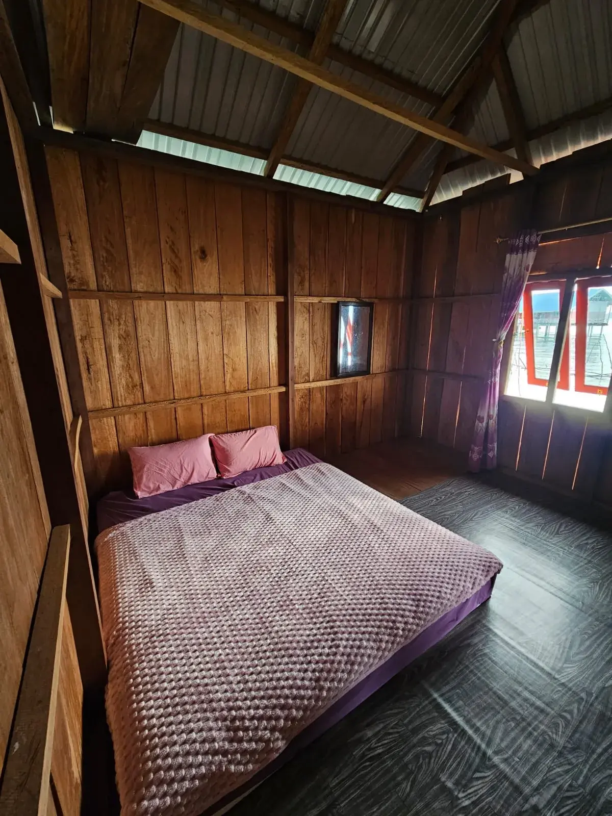 Li An Homestay – simple guest room with mattress and mosquito net