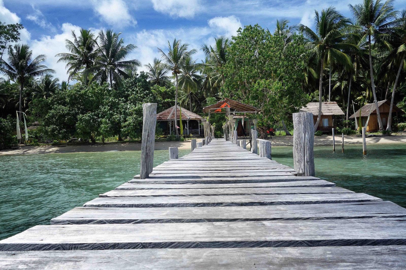 Poki Poki – beach and jetty at the southern tip of Batudaka Island