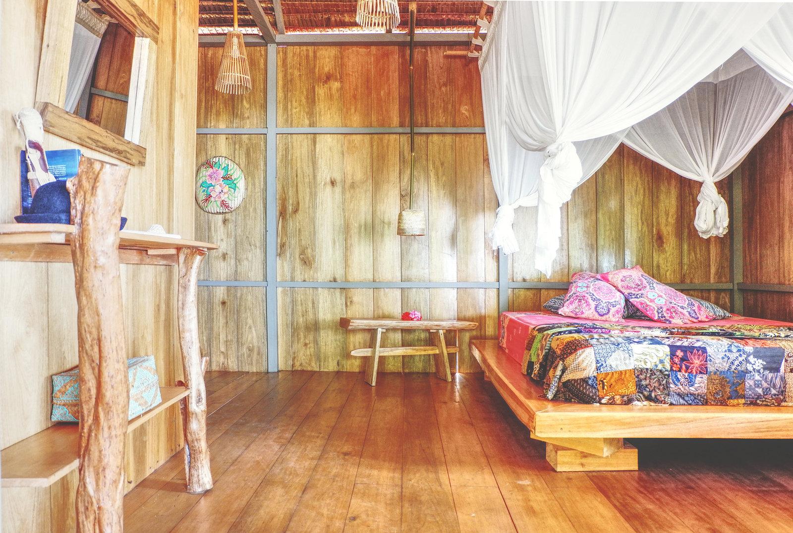 Poki Poki – Villa Palola room with view to the water