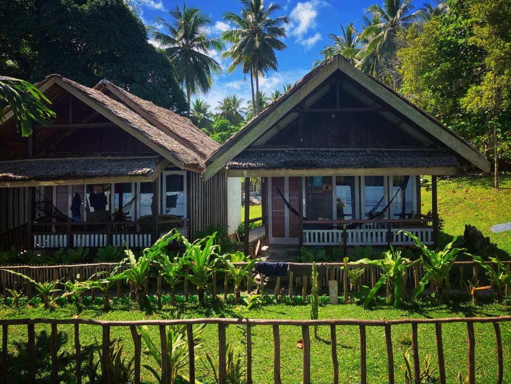 Pristine Paradise Una Una – Deluxe Seaview bungalow near the beach