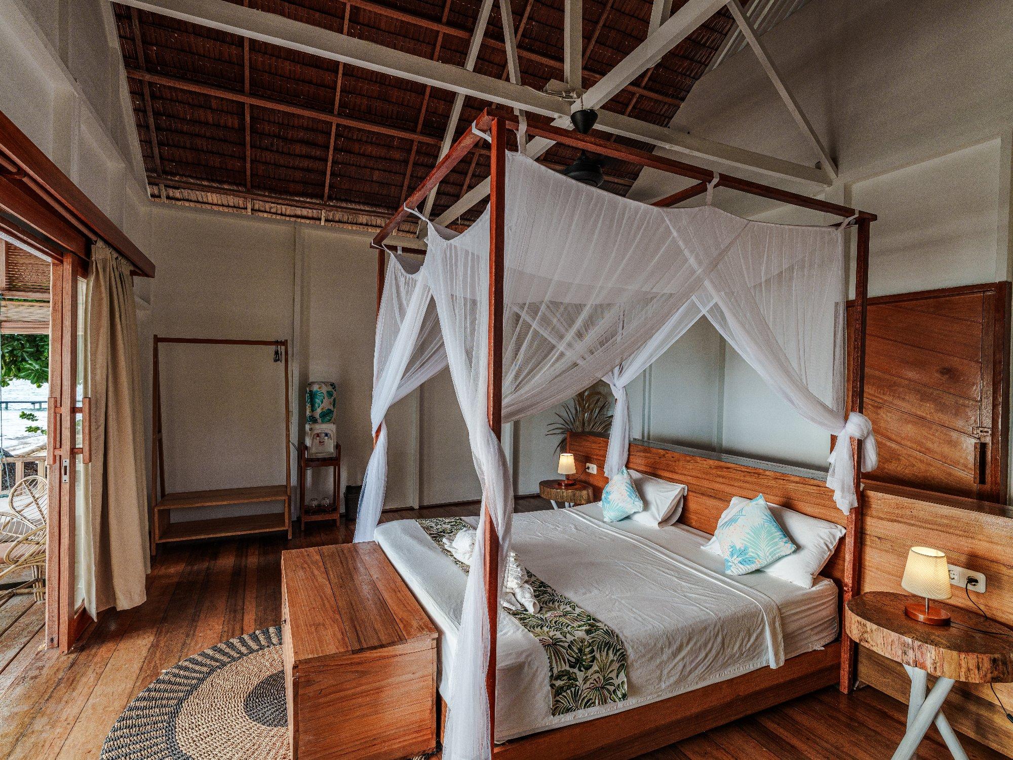 Reconnect – beachfront glamping hut with sunset terrace