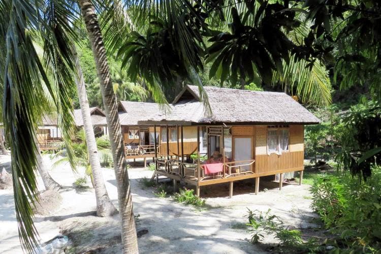 Sandy Bay Resort – beachfront bungalows behind the sand