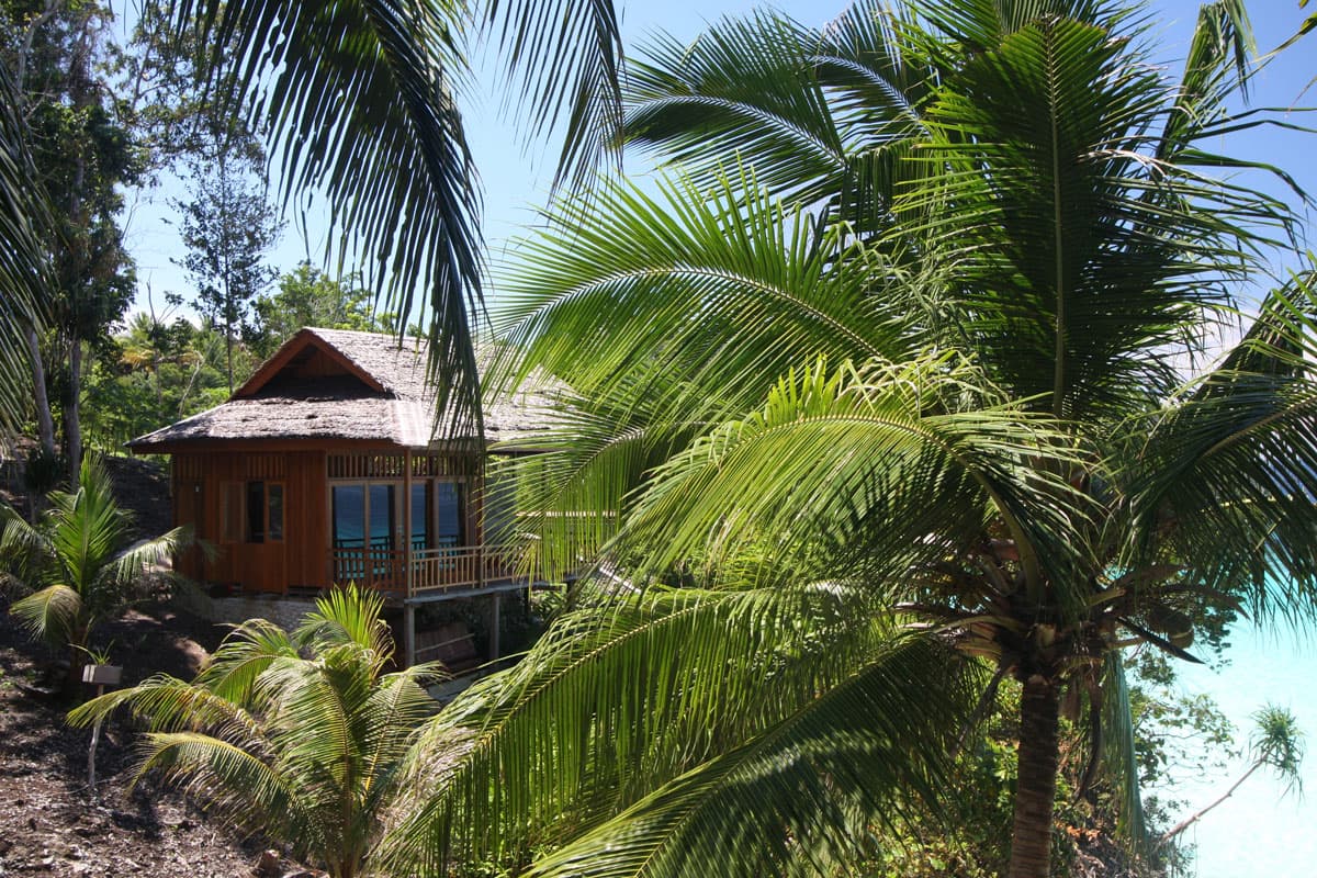 Sifa Diving Resort – view across the small bay on Malenge