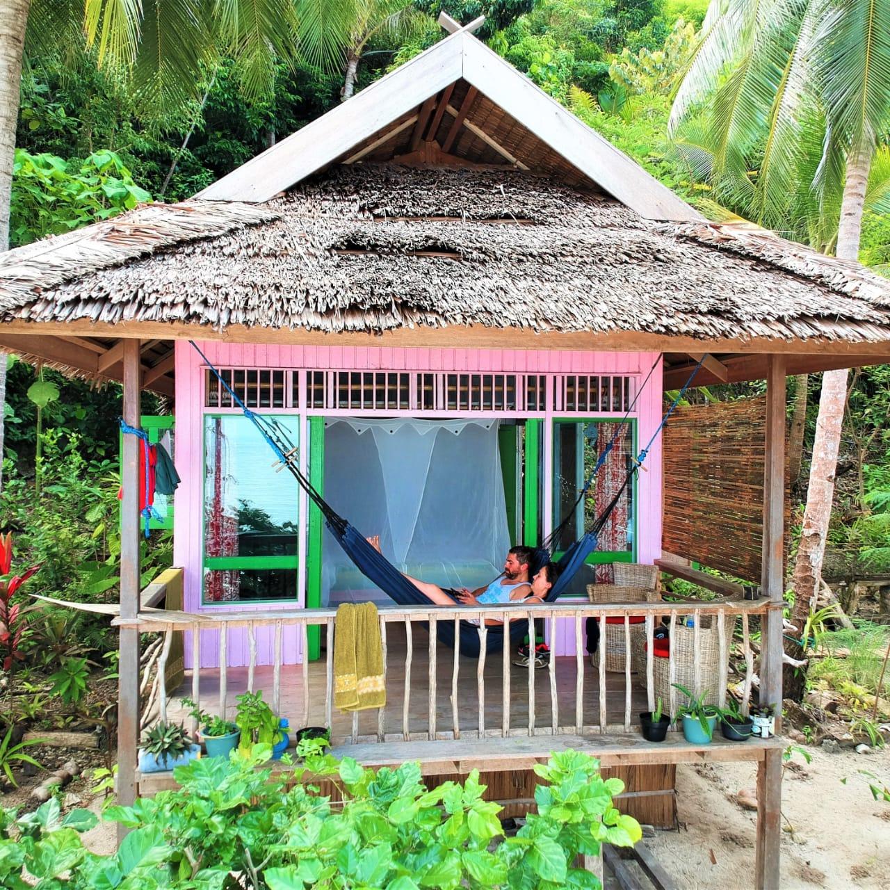 Bahia Tomini – the Pink seafront cottage