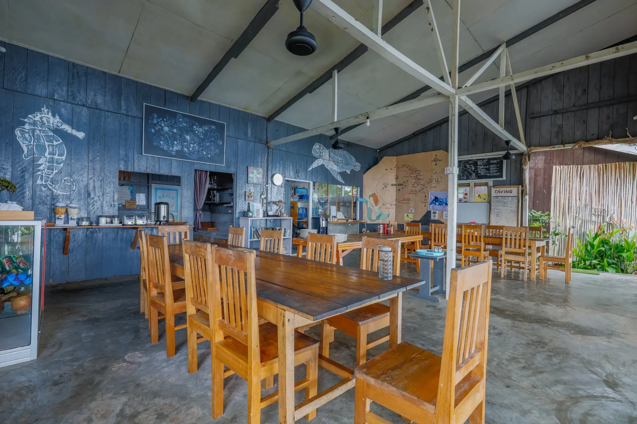 Sanctum Una Una – resort restaurant