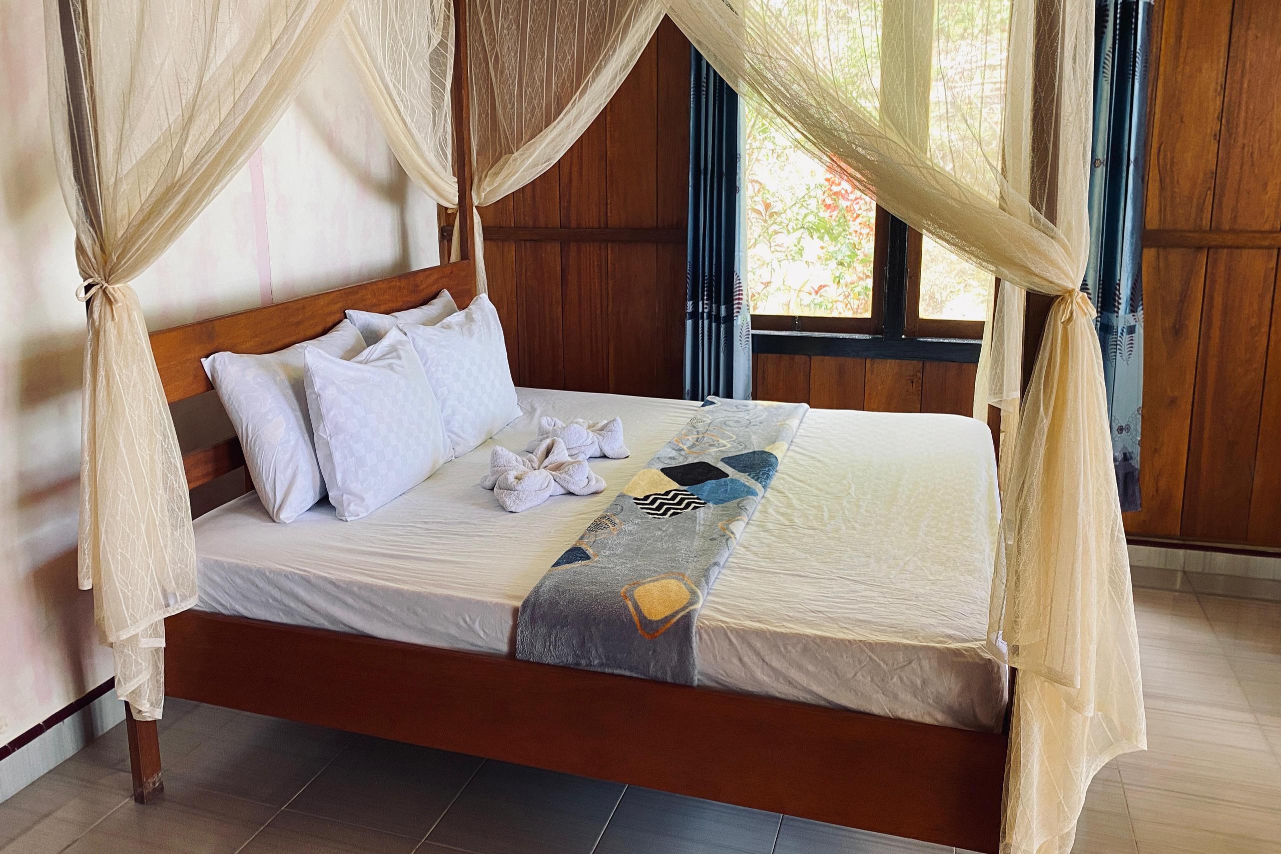 Sera Beach Dive Resort – beachfront bungalow (Sept 2025)