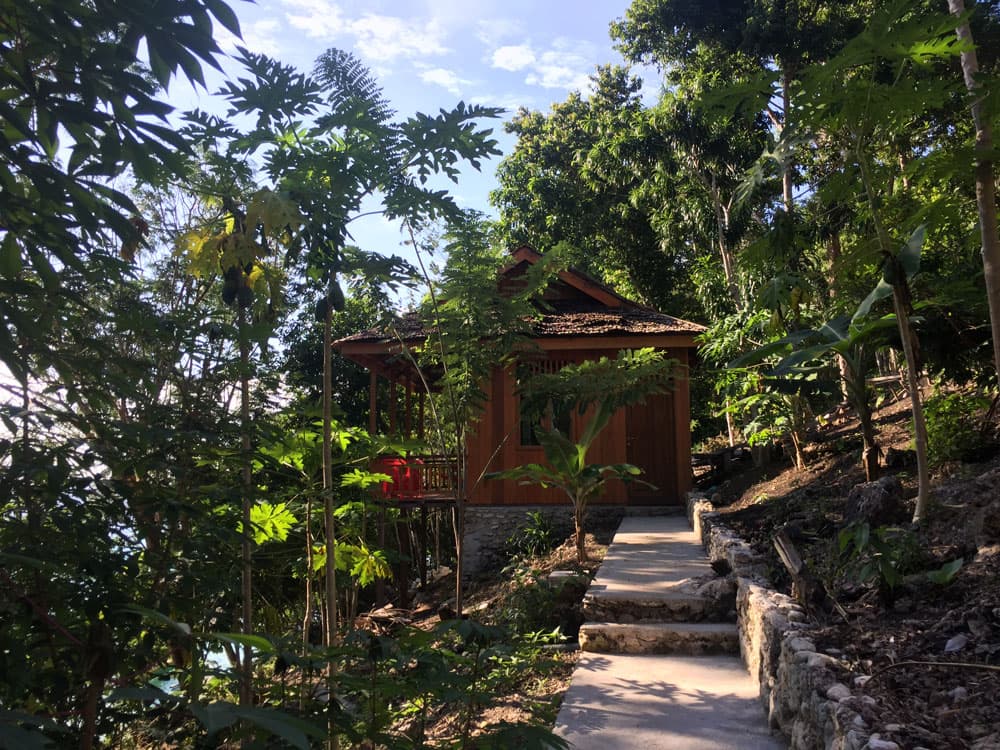 Sifa Diving Resort – simple wooden bungalow exterior