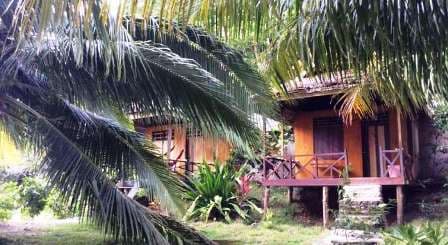 Sunset Beach – bungalows in the garden behind the beach