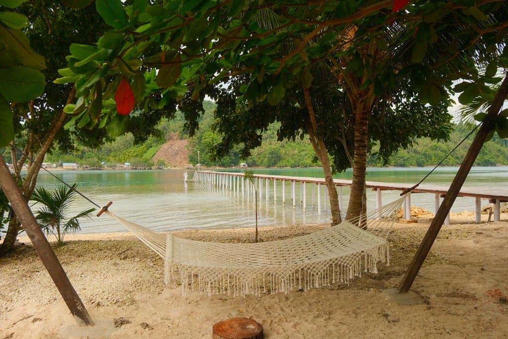 Uma Resort Togean – beach in front of the resort